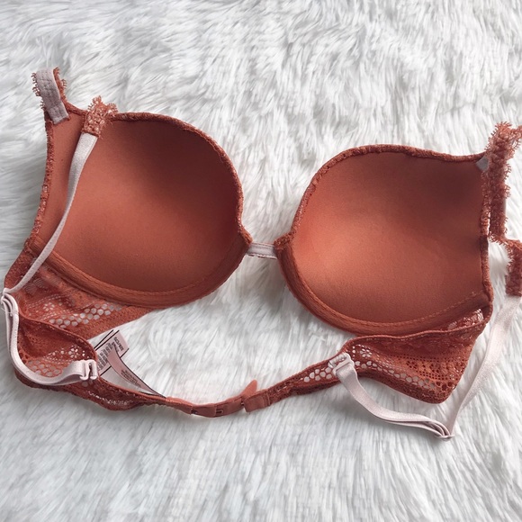 Victoria Secret Lace Push Up Bra - Picture 3 of 10
